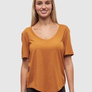 tentree Women's Short Sleeve V-Neck in Rust